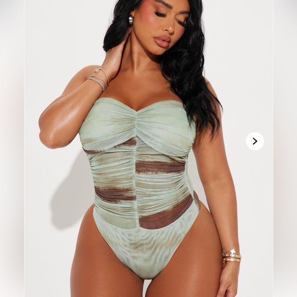 Fashion Nova Tops - Fashion Nova women’s resort styled women’s bodysuit new